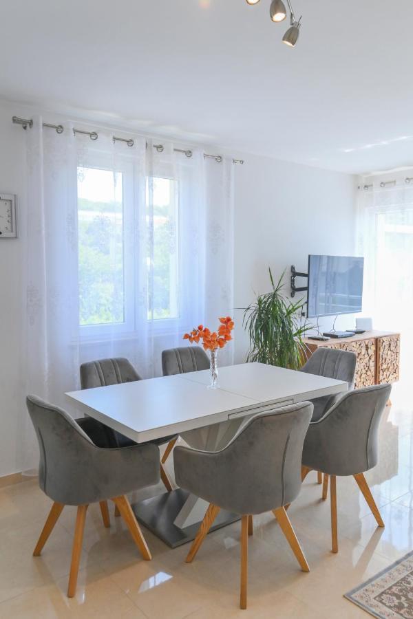 Apartman Iskra Appartement Rijeka Buitenkant foto