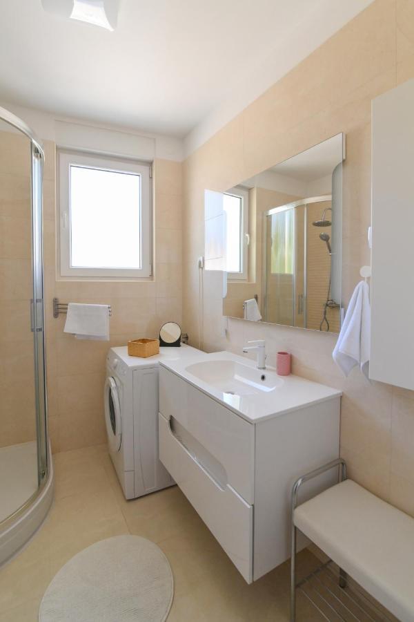 Apartman Iskra Appartement Rijeka Buitenkant foto
