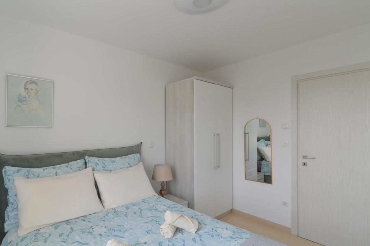 Apartman Iskra Appartement Rijeka Buitenkant foto