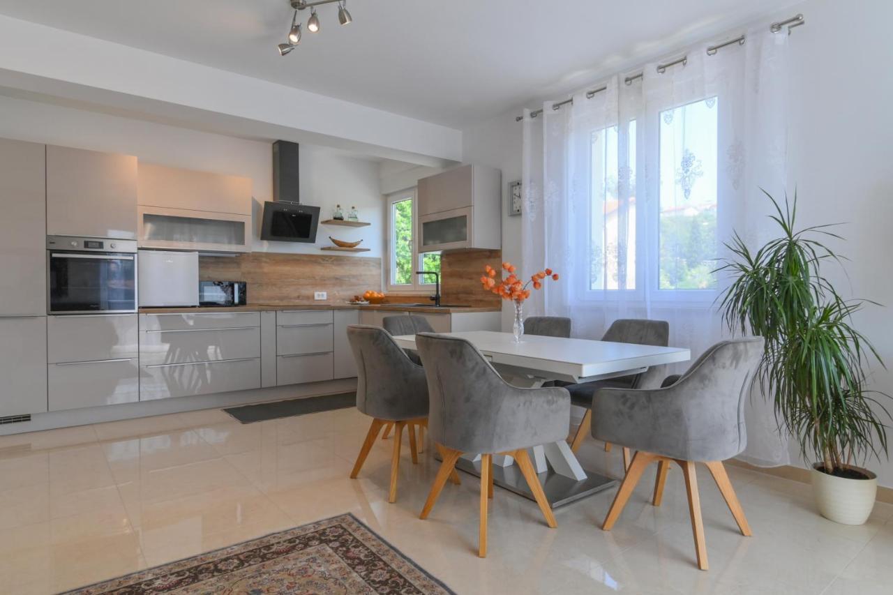 Apartman Iskra Appartement Rijeka Buitenkant foto