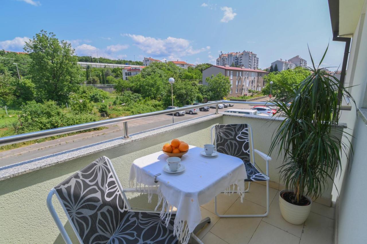 Apartman Iskra Appartement Rijeka Buitenkant foto