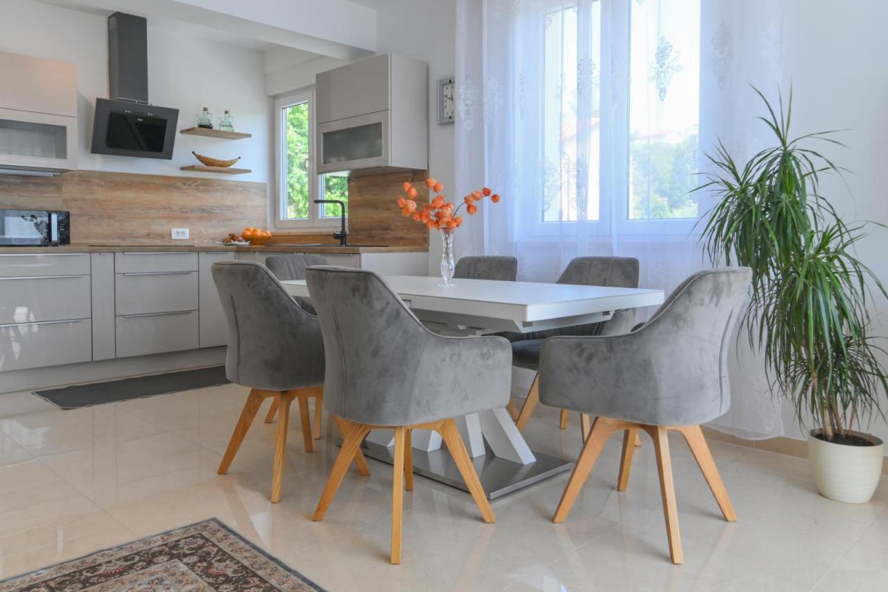 Apartman Iskra Appartement Rijeka Buitenkant foto