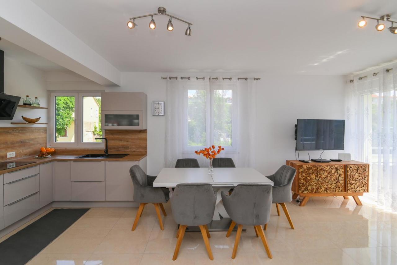 Apartman Iskra Appartement Rijeka Buitenkant foto