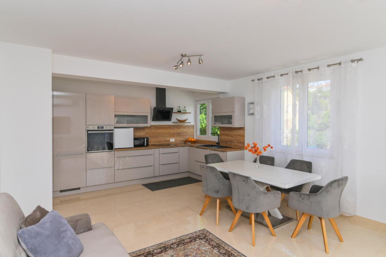 Apartman Iskra Appartement Rijeka Buitenkant foto